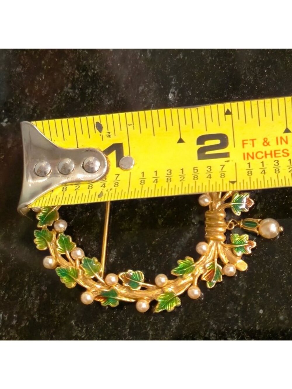 Metropolitan Museum Of Art Laurel Lavaliere BROOCH Enamel & Faux Pearl With Box - Picture 9 of 9